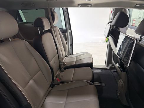 Used 2019 Kia Sedona SX image 20