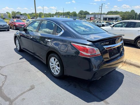 Used 2014 Nissan Altima 2.5 S w/ Sport Value Package FWD image 5