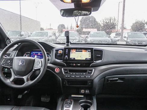 Used 2022 Honda Pilot TrailSport image 14