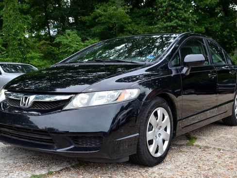 Used 2010 Honda Civic LX image 2