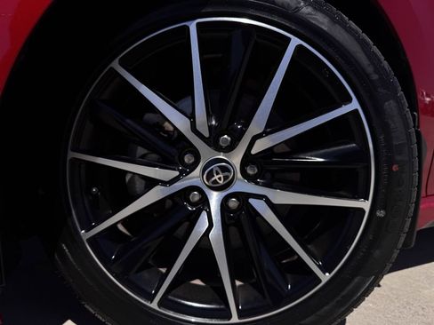 Used 2022 Toyota Camry SE image 9