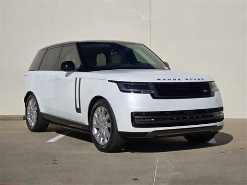 New 2025 Land Rover Range Rover SE image 2