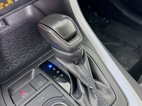 Used 2021 Toyota RAV4 XLE w/ Convenience Package AWD/4WD image 16