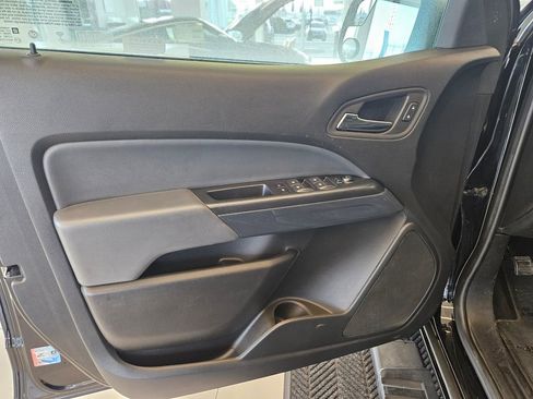 Used 2022 Chevrolet Colorado Z71 AWD/4WD image 13