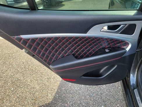 Used 2022 Genesis G70 3.3T image 12