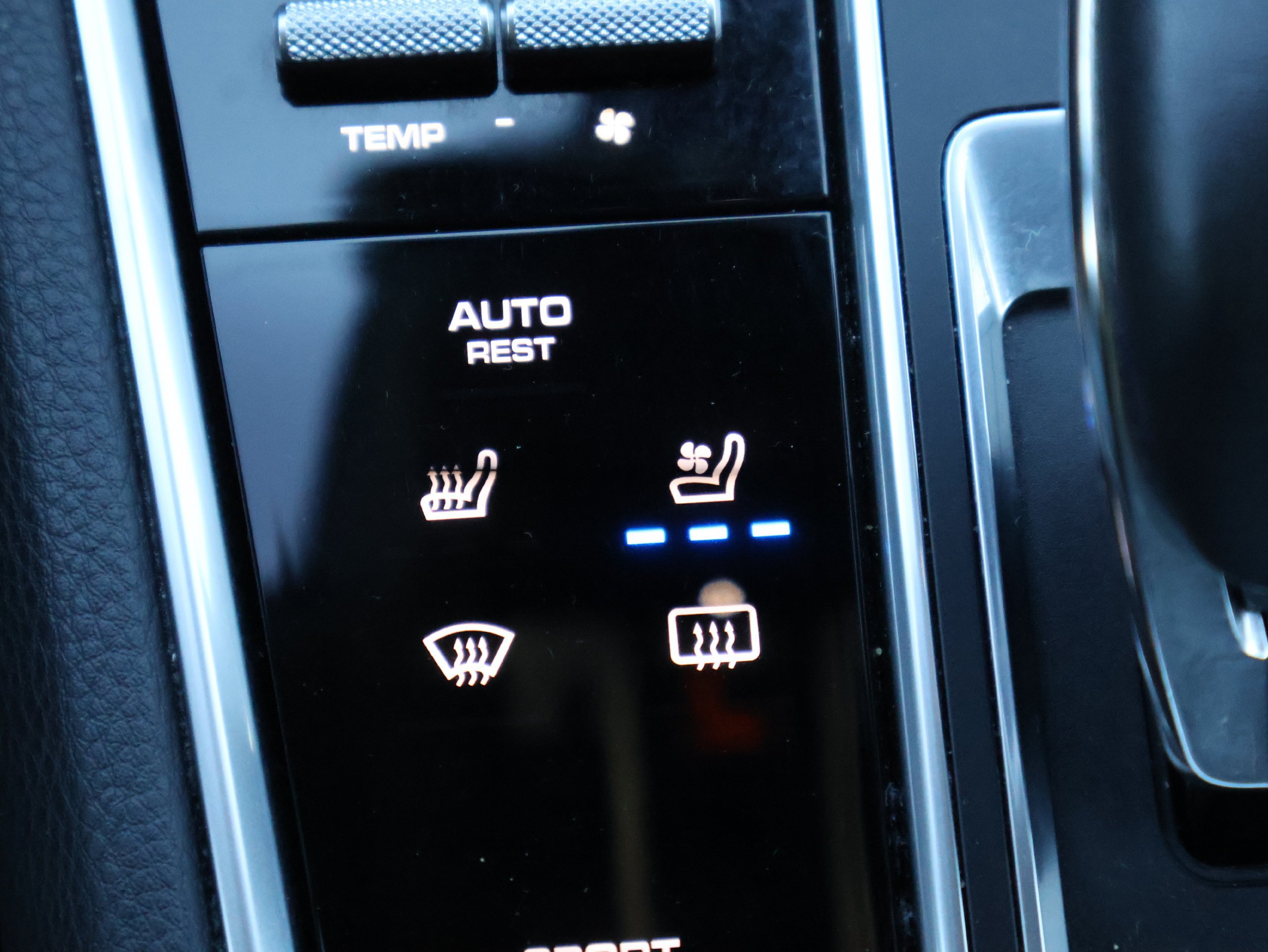 Used 2018 Porsche Panamera 4 AWD/4WD image 26