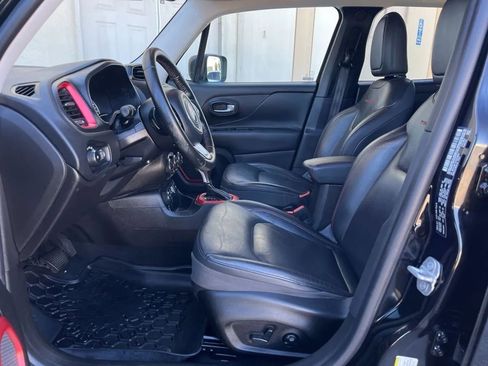 Used 2016 Jeep Renegade Trailhawk w/ Premium Trailhawk Package image 13