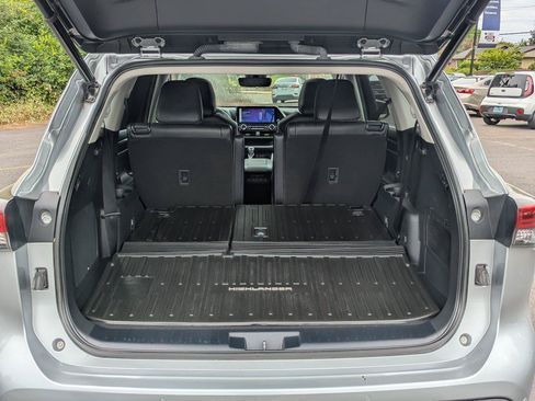 Used 2023 Toyota Highlander Limited AWD/4WD image 32