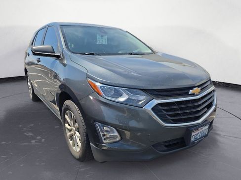 Used 2020 Chevrolet Equinox LS w/ LS Convenience Package AWD/4WD image 2
