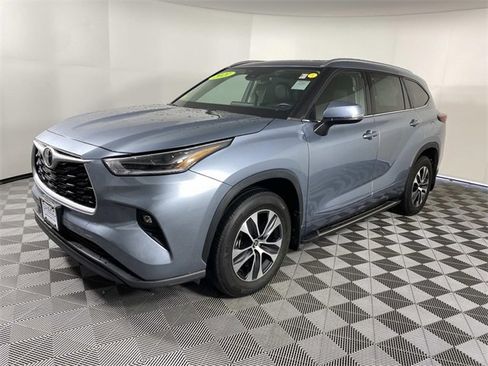 Used 2021 Toyota Highlander XLE image 4