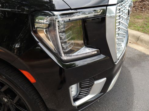 Used 2022 GMC Yukon Denali AWD/4WD image 11