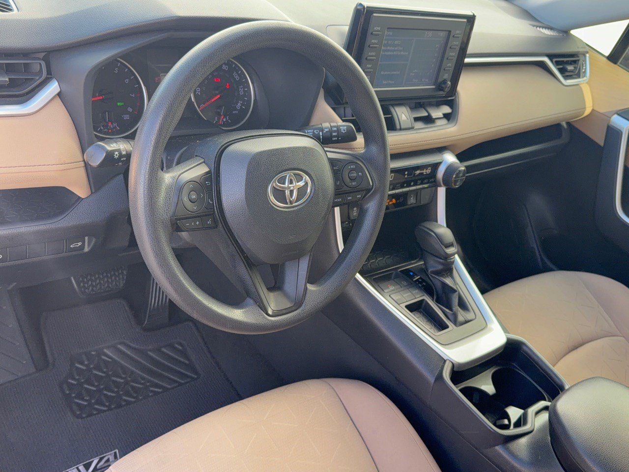 Used 2019 Toyota RAV4 XLE w/ Convenience Package FWD image 4