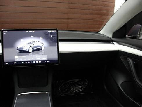 Used 2023 Tesla Model 3 Standard Range image 33