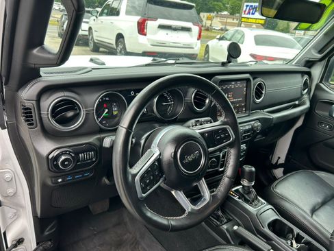 Used 2022 Jeep Wrangler Unlimited Sahara w/ Cold Weather Group AWD/4WD image 16