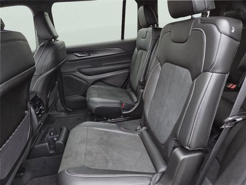 New 2025 Jeep Grand Cherokee L Altitude image 24