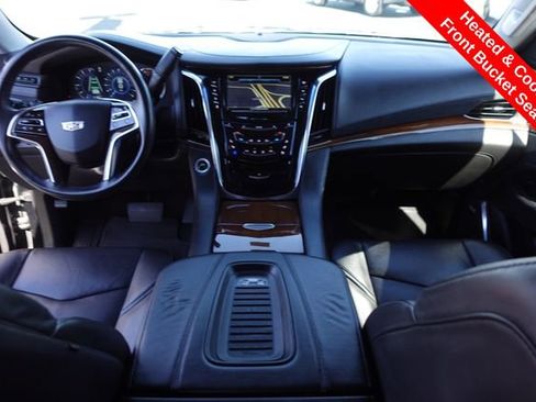 Used 2018 Cadillac Escalade Luxury image 4