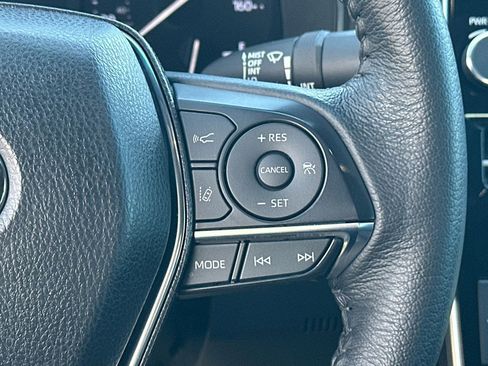 Used 2021 Toyota Avalon XLE image 25