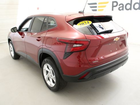 Used 2024 Chevrolet Trax LS w/ LS Convenience Package FWD image 8