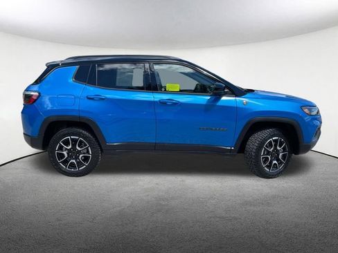 Used 2025 Jeep Compass Trailhawk AWD/4WD image 18