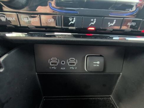 Used 2025 Jeep Grand Cherokee Limited AWD/4WD image 23