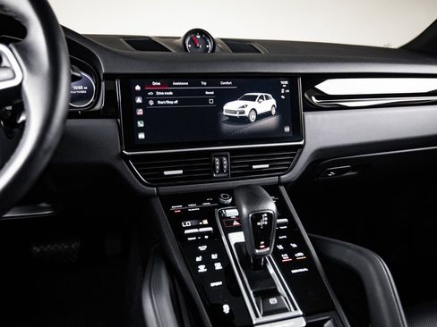 Certified 2023 Porsche Cayenne AWD/4WD image 19