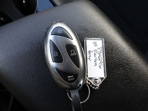 Used 2025 Hyundai Elantra SEL image 30