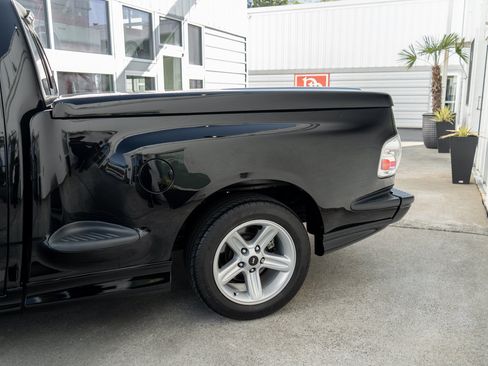 Used 2004 Ford F150 Lightning RWD image 5