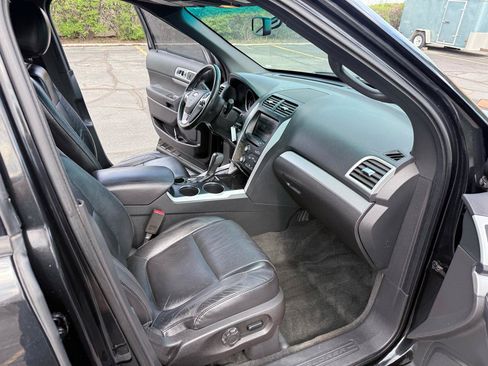 Used 2014 Ford Explorer XLT w/ Equipment Group 202A FWD image 15