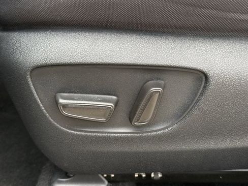 Used 2021 Toyota Highlander LE FWD image 27