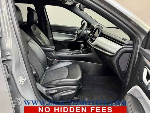 Used 2024 Jeep Compass Latitude image 19