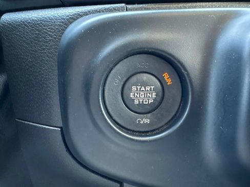 Used 2019 Jeep Wrangler Unlimited Sport S AWD/4WD image 32