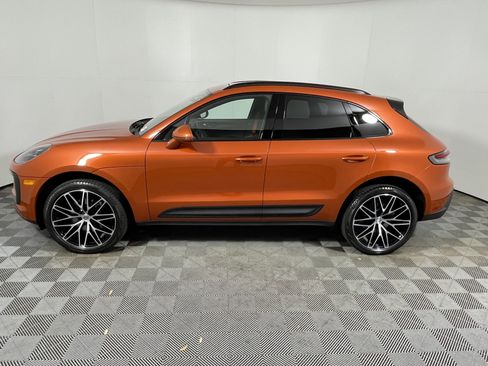 Certified 2022 Porsche Macan AWD/4WD image 2
