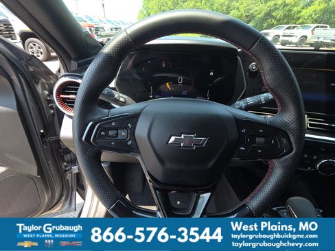 Used 2025 Chevrolet Trax RS FWD image 17