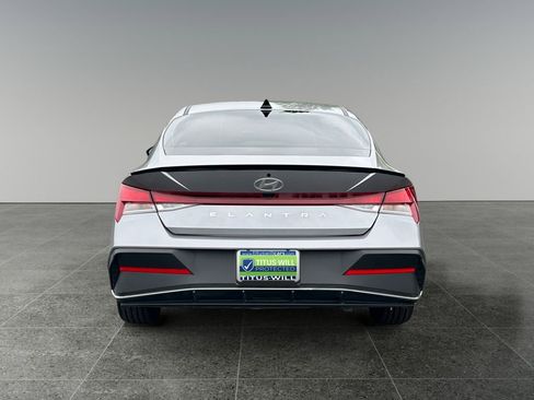 Used 2025 Hyundai Elantra Sport FWD image 9