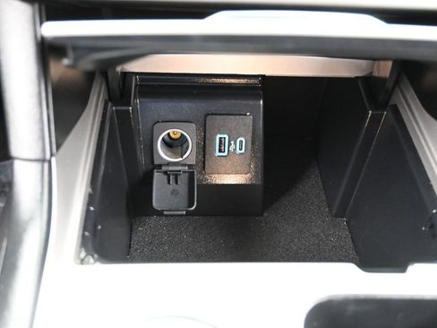 Used 2023 Ford Explorer XLT image 26