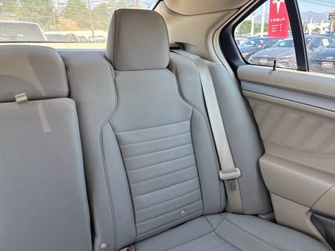 Used 2018 Ford Taurus SE FWD image 28