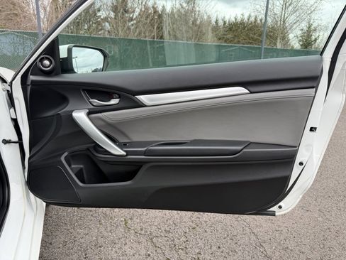 Used 2017 Honda Civic Touring image 28