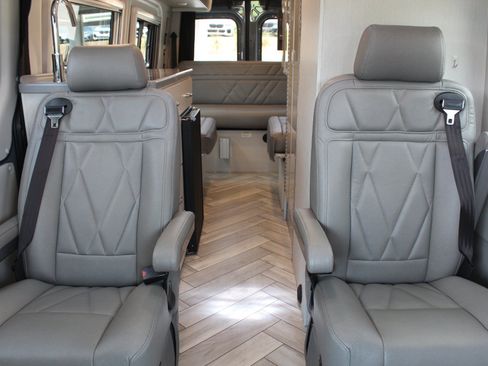 Used 2024 Mercedes-Benz Sprinter 3500 image 52