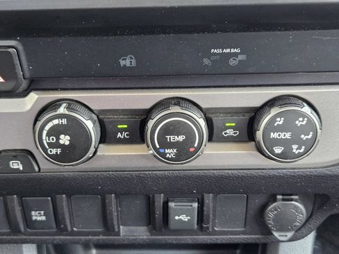 Used 2022 Toyota Tacoma SR RWD image 19