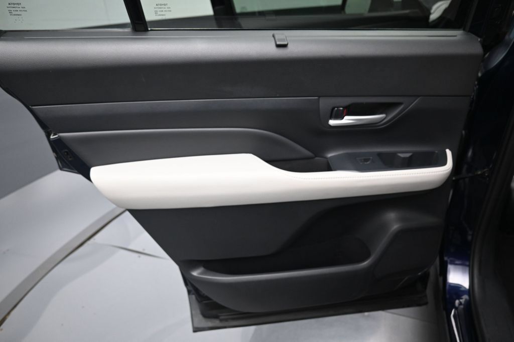 Certified 2024 Toyota Grand Highlander AWD image 29