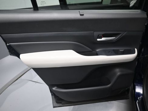 Certified 2024 Toyota Grand Highlander AWD image 29
