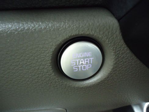 Used 2025 Kia Carnival FWD image 19