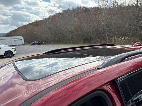 Used 2024 Chevrolet Traverse RS image 24