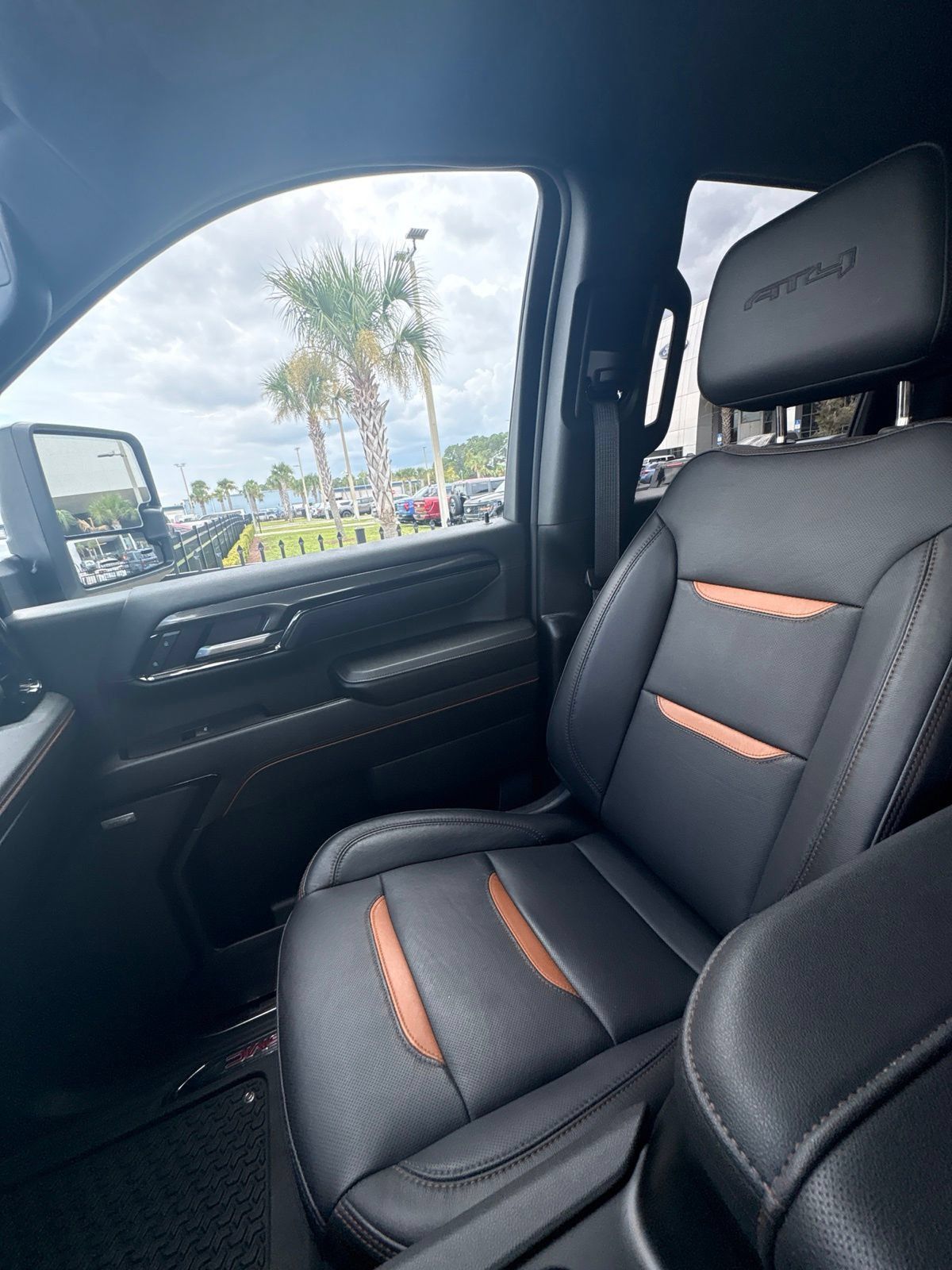 Used 2024 GMC Sierra 2500 AT4 w/ AT4 Premium Plus Package AWD/4WD image 38