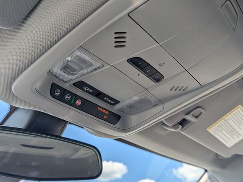 Used 2019 Chevrolet Equinox LT AWD/4WD image 32