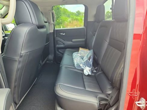 Used 2024 Nissan Frontier SL RWD image 22