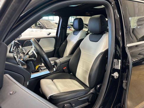 Used 2022 Mercedes-Benz GLB 250 GLB 250 AMG Line Parking Assis image 12