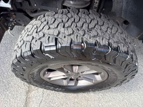 Used 2017 Jeep Wrangler Unlimited Sahara AWD/4WD image 15