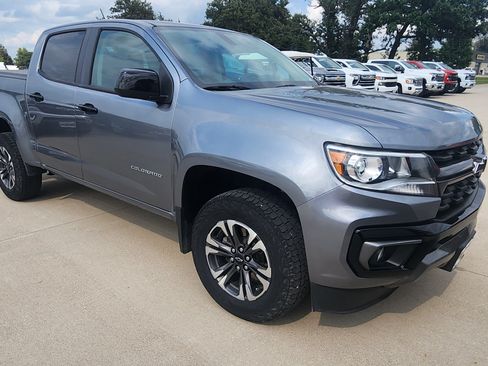 Used 2021 Chevrolet Colorado Z71 AWD/4WD image 3