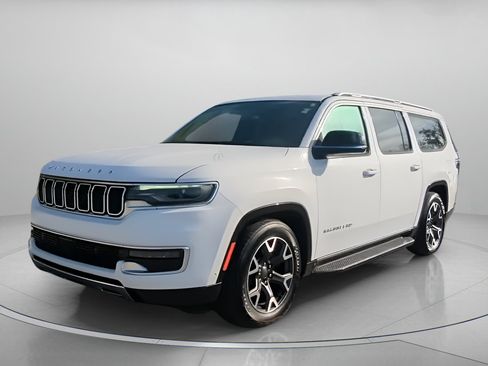 Used 2023 Jeep Wagoneer L Series III w/ Preferred Equipment Group image 8